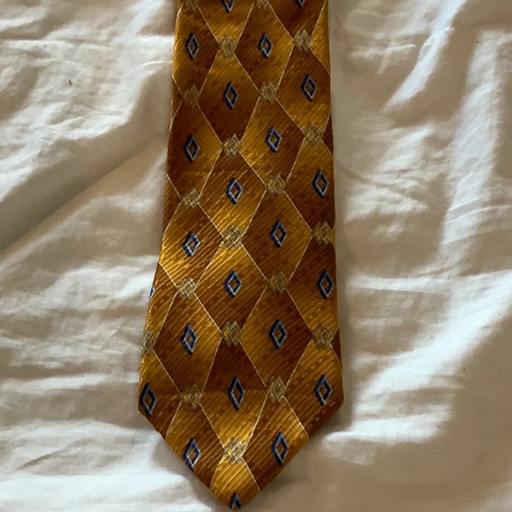 Gold tie